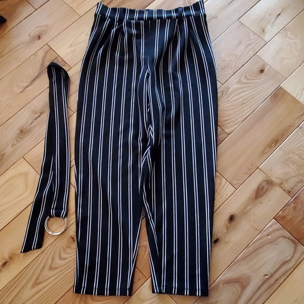 Ultra Flirt Women’s Taper Leg Pull On Cropped Pants, Stripes, Large